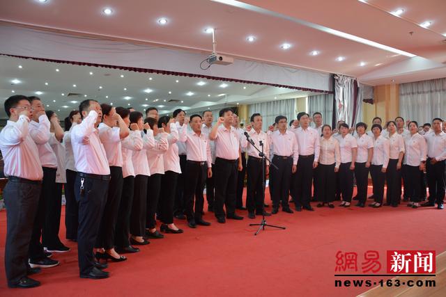 南阳医专一附院举办“不忘初心牢记使命 我们的70年“庆国庆歌咏比赛