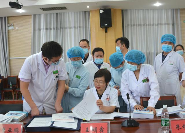 国家脑防委高级卒中中心专家组莅临我院现场培训指导