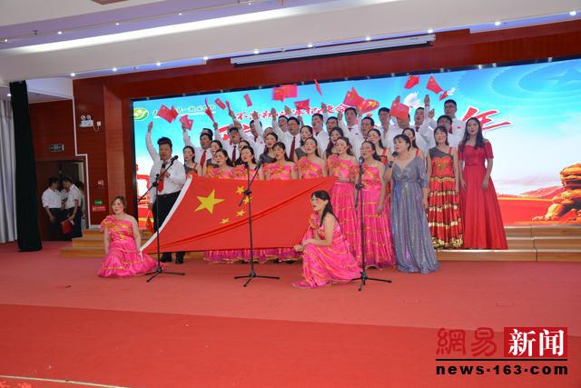 南阳医专一附院举办“不忘初心牢记使命 我们的70年“庆国庆歌咏比赛