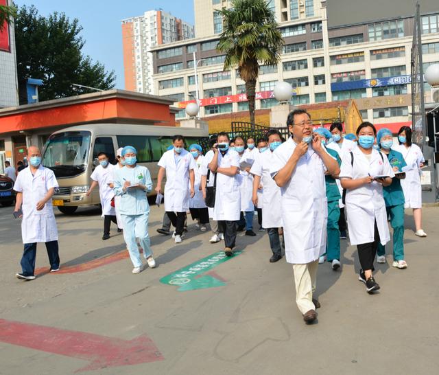 国家脑防委高级卒中中心专家组莅临我院现场培训指导