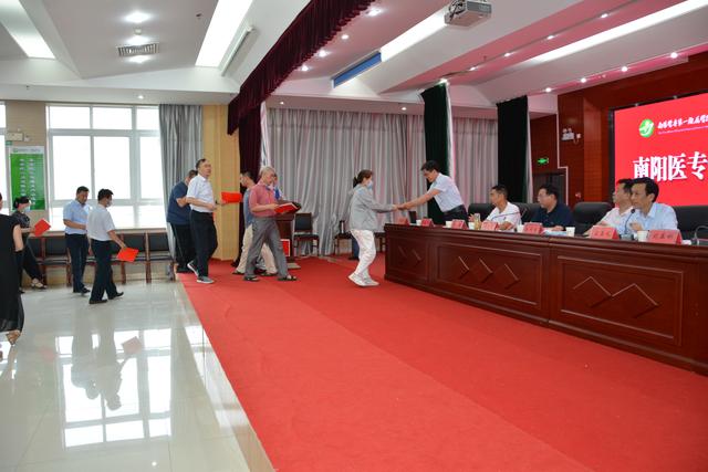 南阳医专一附院隆重举行2020年党建工作会议