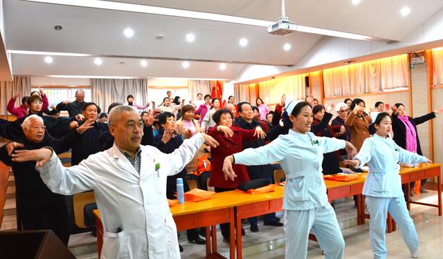 南阳医专一附院内分泌科举办“联合国糖尿病日”大型义诊活动