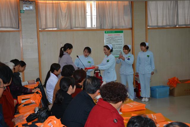 南阳医专一附院内分泌科举办“联合国糖尿病日”大型义诊活动