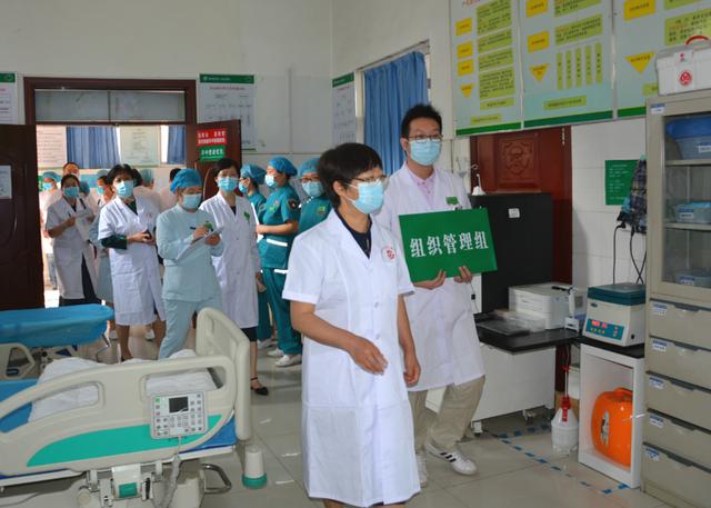 国家脑防委高级卒中中心专家组莅临我院现场培训指导