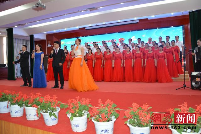南阳医专一附院举办“不忘初心牢记使命 我们的70年“庆国庆歌咏比赛