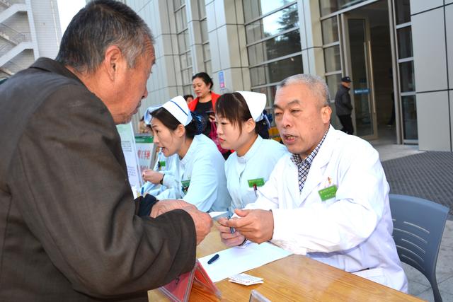 南阳医专一附院内分泌科举办“联合国糖尿病日”大型义诊活动