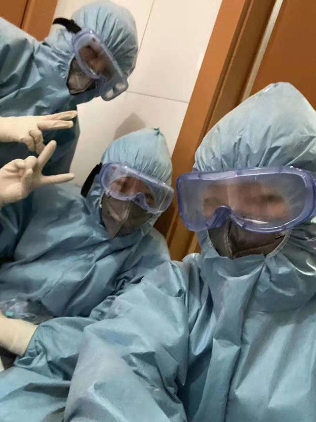 一线党员奋不顾身冲锋在前16位医护人员火线递交入党申请书